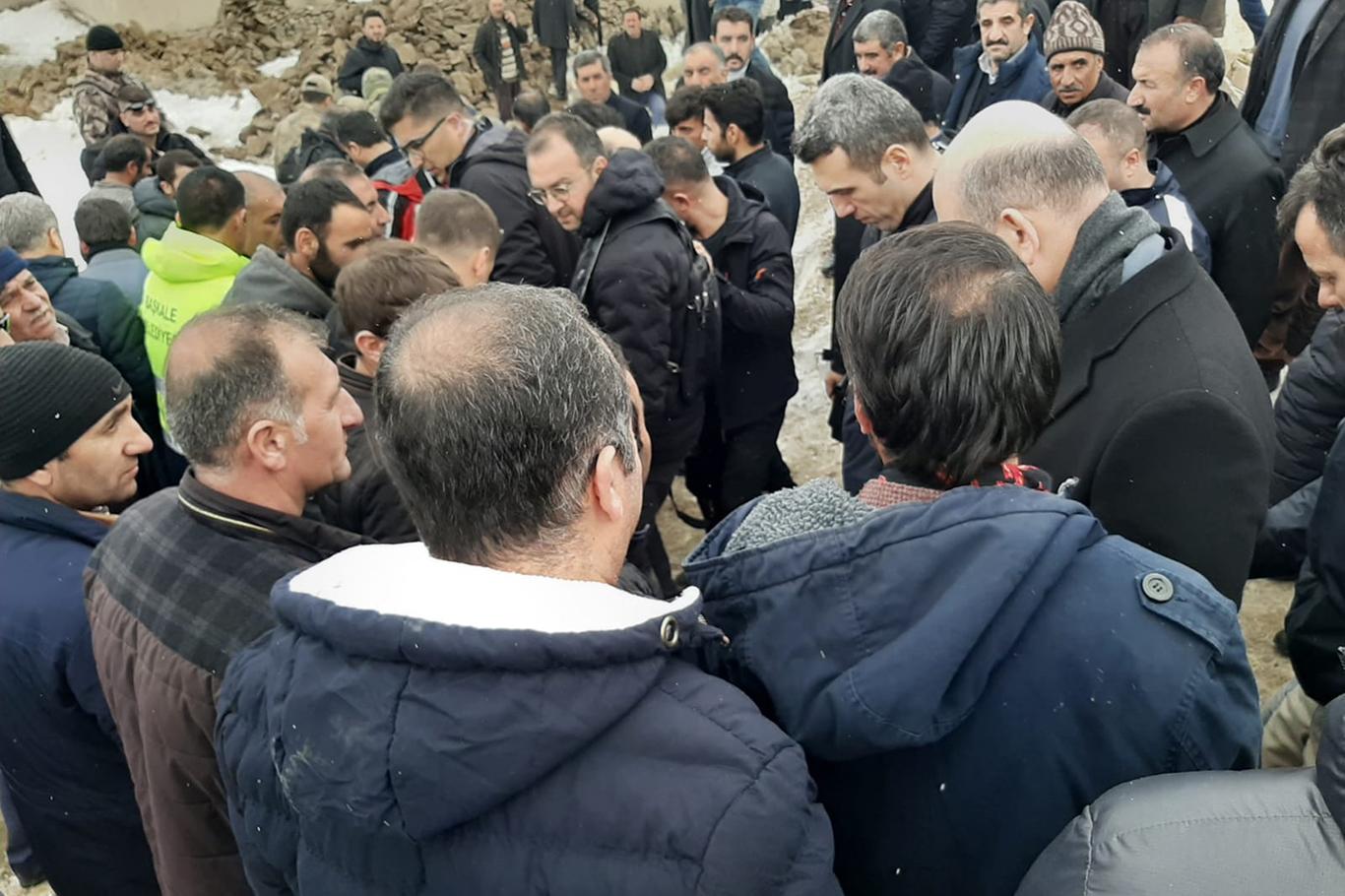 İçişleri Bakanı Süleyman Soylu deprem bölgesini ziyaret etti
